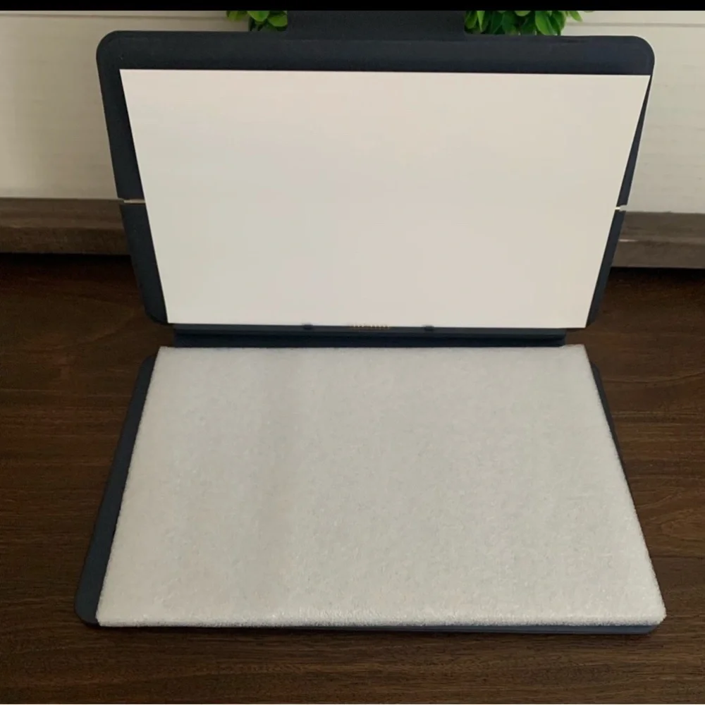 Nook 10.1 Smart Keyboard (navy blue) New in package